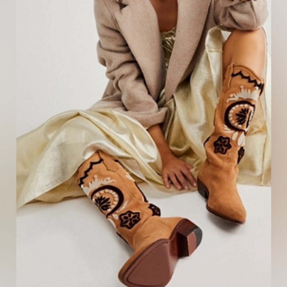 FREE PEOPLE Roundhouse Stitch Suede Embroidered Boho Boots